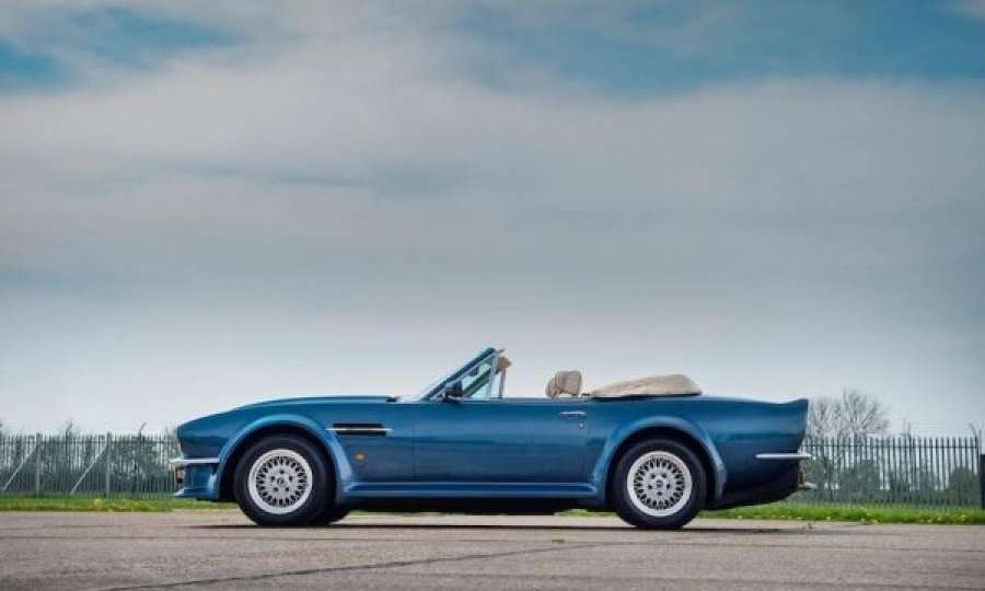 Dalin në shitje veturat Aston Martin të filmave James Bond