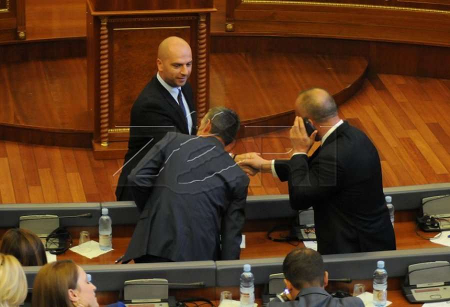 Lista Serbe zotohet se në Kosovë do të implementojë projektet e Vuçiqit