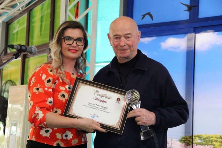 Fatos Kongoli fiton çmimin e madh në Panairin e Librit