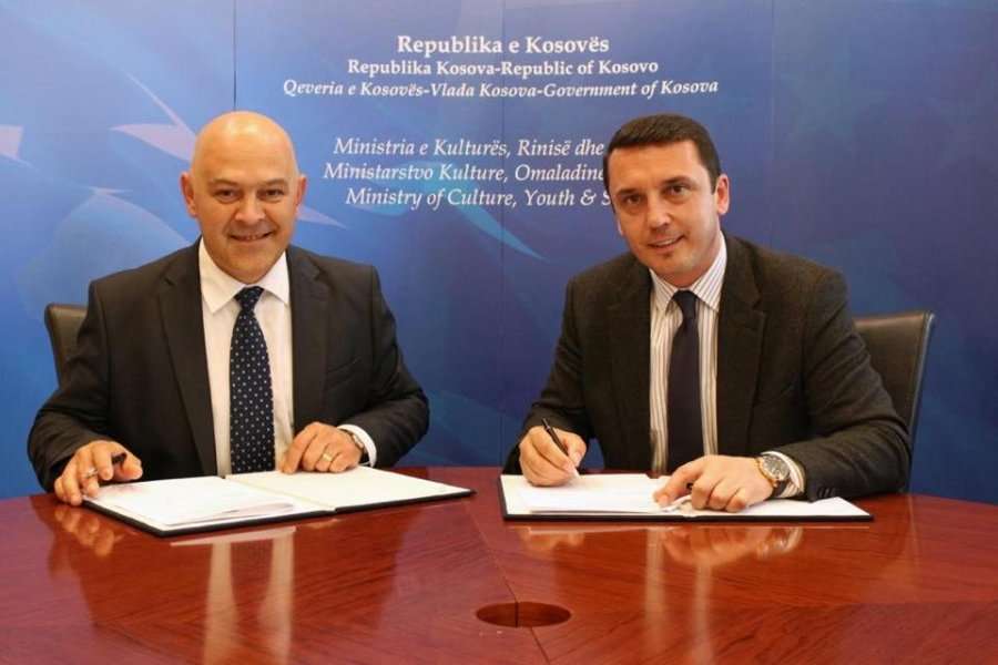 Nënshkruhet marëveshja për ndërtimin e stadiumit në Gjakovë