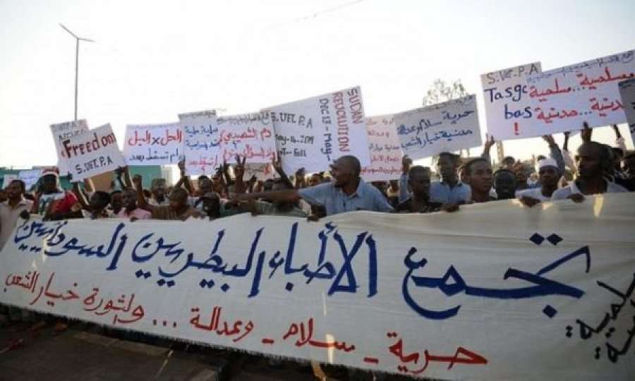 Arrihet marrëveshja për tranzicion të pushtetit në Sudan