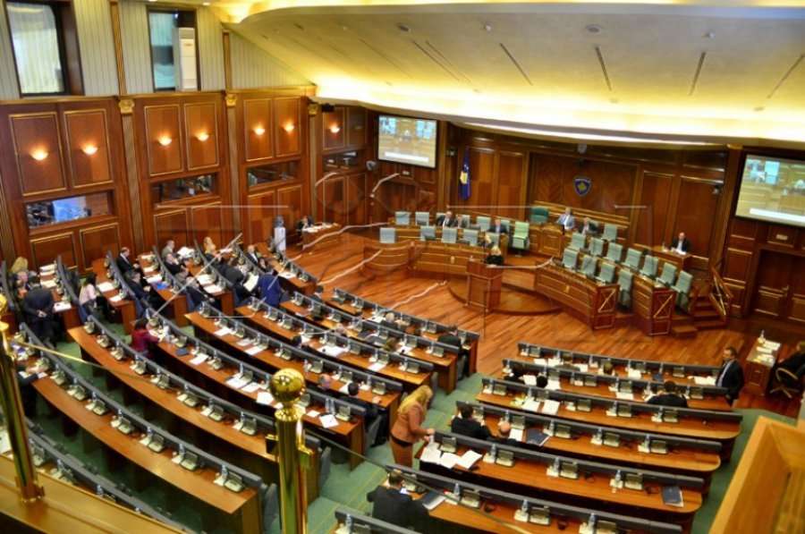Fillon seance plenare për gjenocidin serb në Kosovë