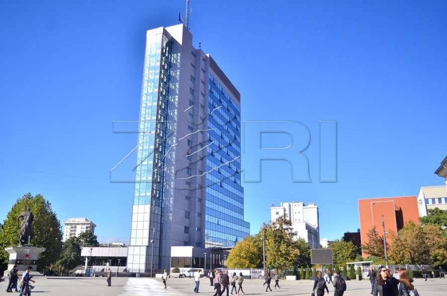 Institucionet stërmbushen nga punëtorët me kontrata mbi vepër