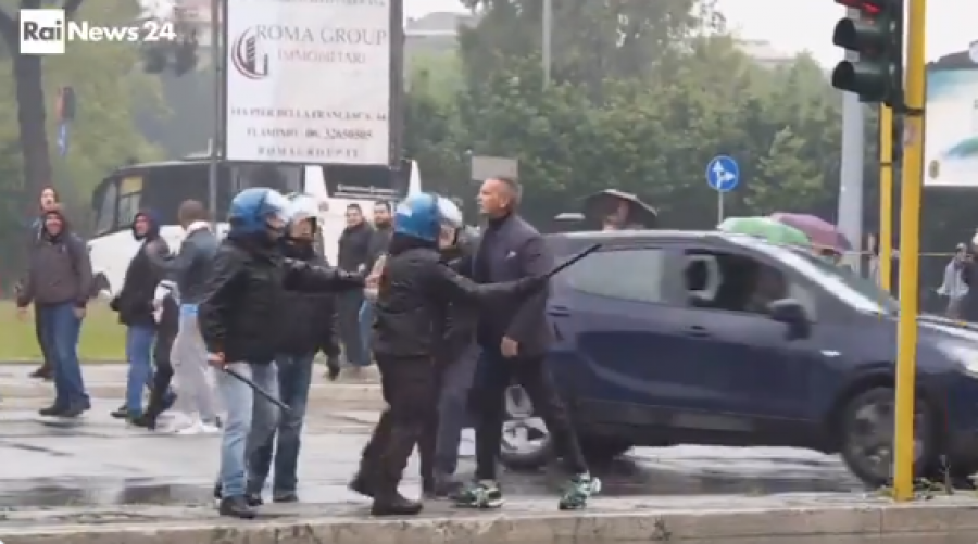 Para finales së Kupës së Italisë, trajneri serb humb kontrollin dhe niset për ta sulmuar tifozin