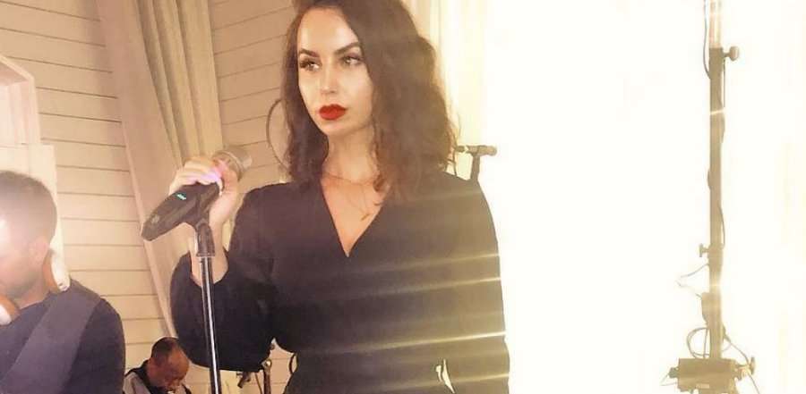 Linda tallet me këtë person, e nxjerr në pozitë të palakmueshme në Instagram