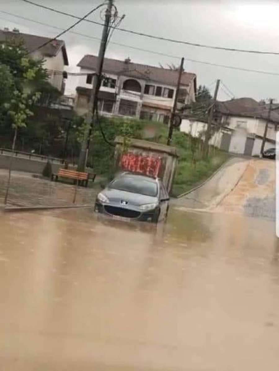 Përmbytje nga reshjet e shiut në Gjakovë