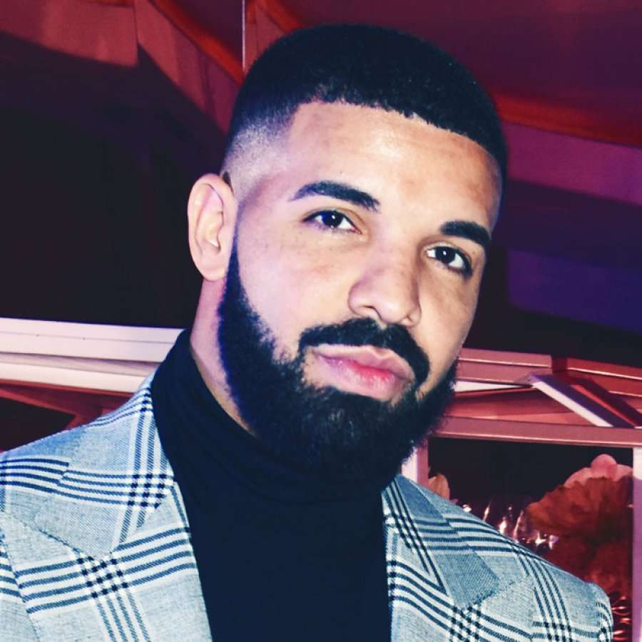 Drake hedh në ankand fletoren e teksteve të tij, që daton prej vitit 2000