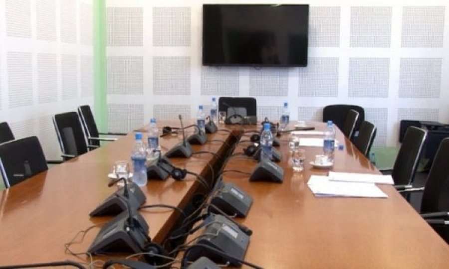 Diskutohet për statusin e personave të plagosur para luftës