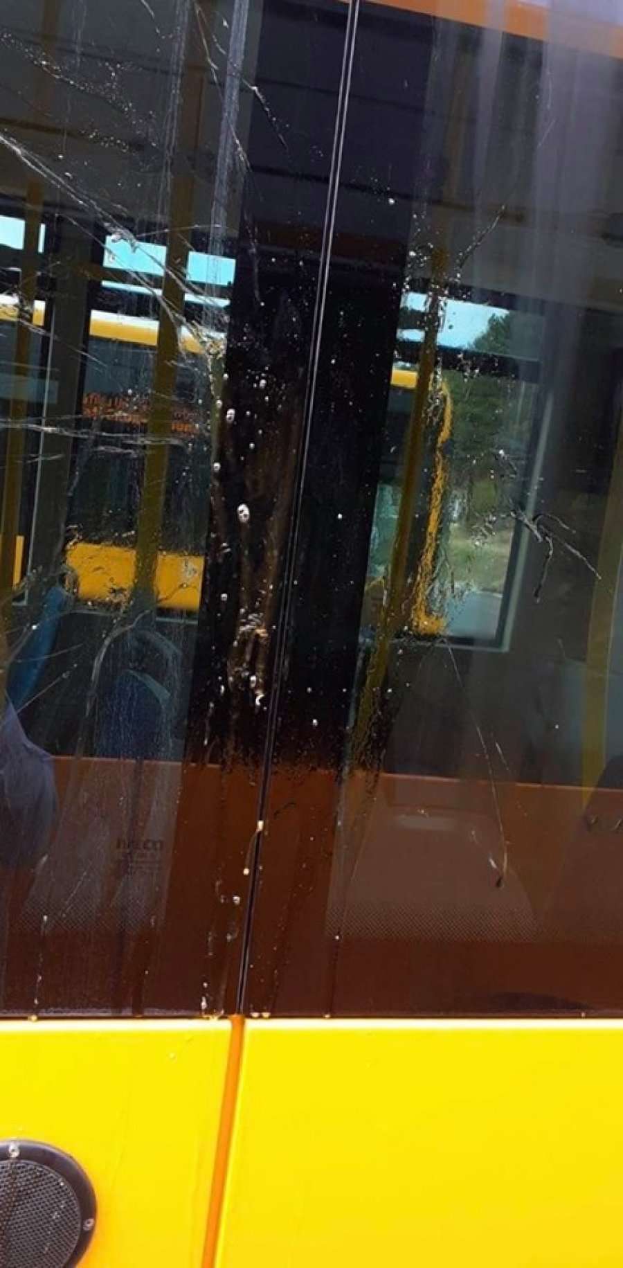 “Halloween” ia merr 5000 euro Komunës së Prishtinës, ia dëmtuan autobusët
