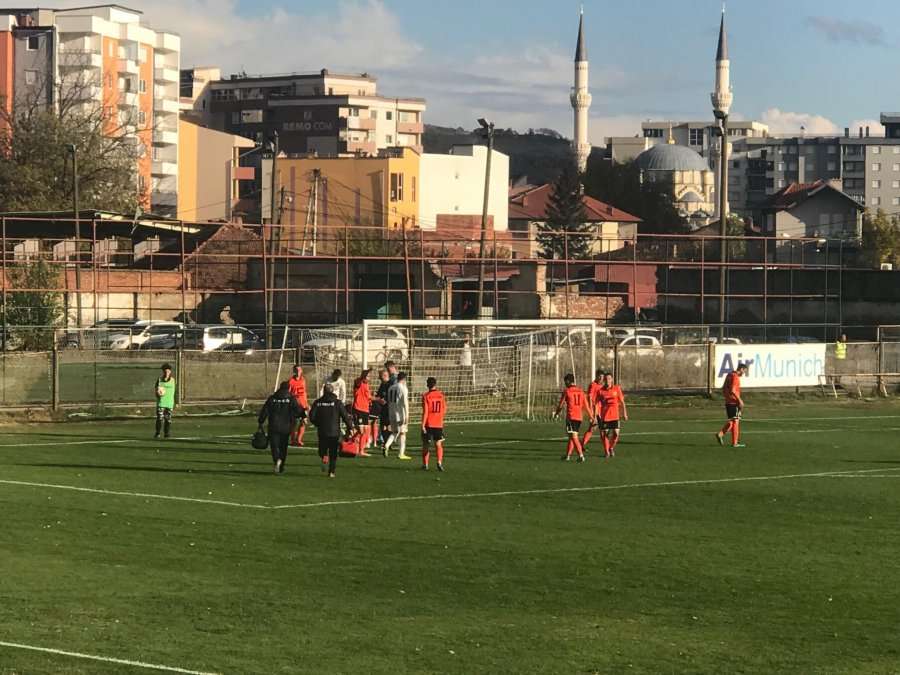 Superliga Live: Ndërpritet ndeshja në Mitrovicë, lëndohet ylli i skuadrës