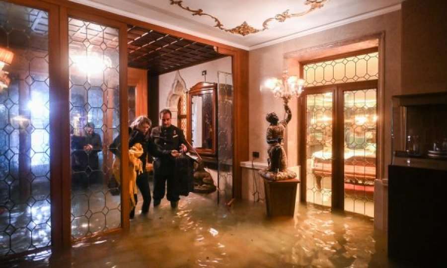 Dy të vdekur nga vërshimet në Venecia
