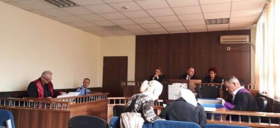 Nëna e dy djemve të vrarë në Pejë: Shteti duhet të veprojë e jo të tregojë përralla