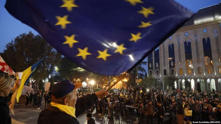 Mijëra protestues në Gjeorgji kërkojnë reforma zgjedhore