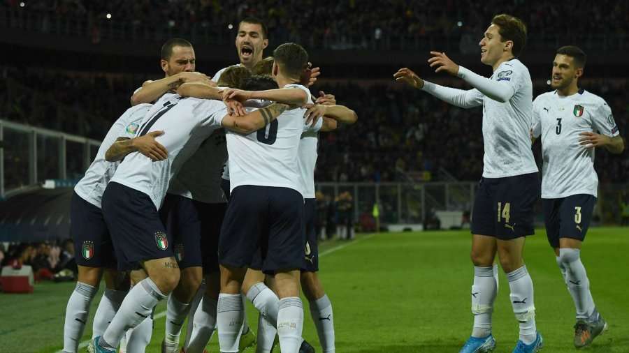 Italia thyen dy rekorde mahnitëse me fitoren e thellë ndaj Armenisë në Palermo