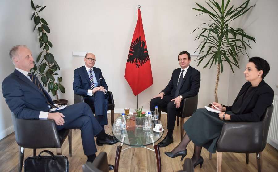 Diplomatët norvegjezë takohen me Kurtin