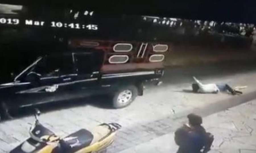 Fshatarët meksikanë e lidhin kryetarin për veture dhe e tërheqin zvarrë