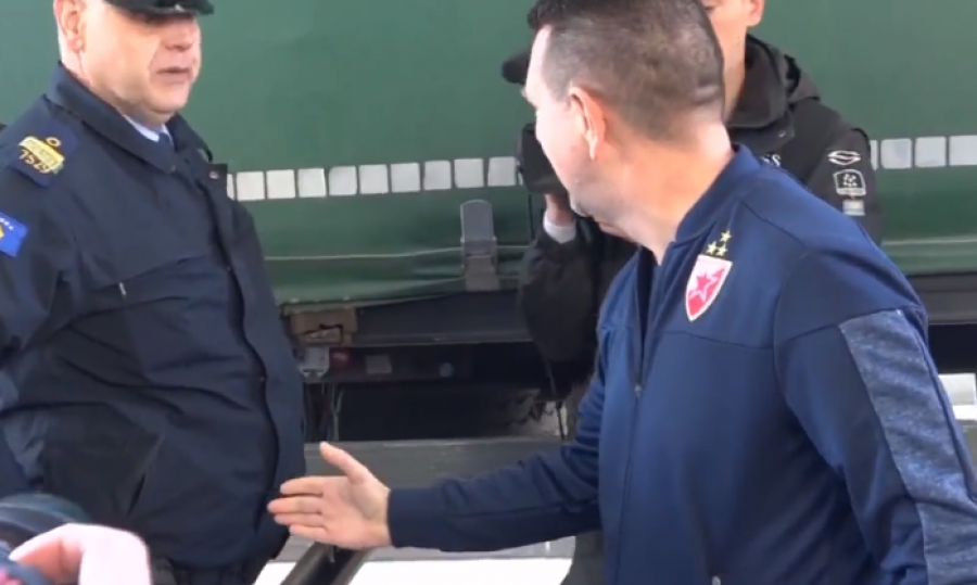 Polici kosovar ia la dorën 'kaci' zyrtarit të Crvena Zvezdës