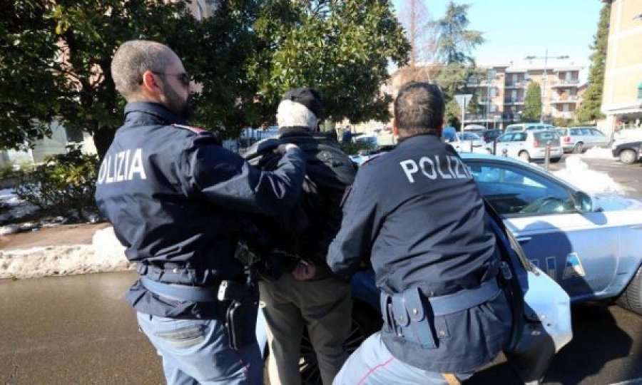 Transportonin kokainë me vlerë 3 milionë € nga Italia në Zvicër, arrestohen tre shqiptarë