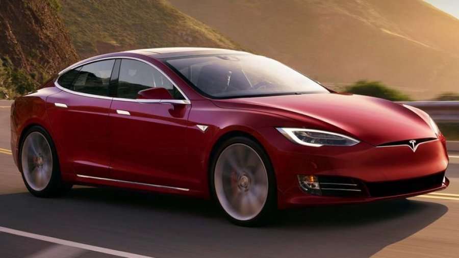 Tesla po punon në sistemin e ri të ngrohjes së ulëseve të veturave