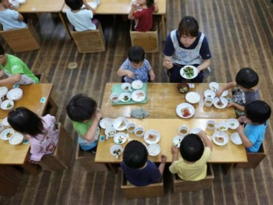 Japoni, Fëmijët japonezë kampionë të shëndetit falë drekës në shkollë