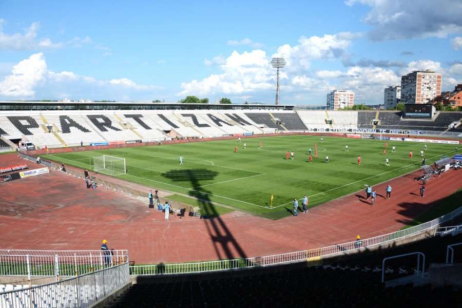 Manchester Unitedi refuzon të stërvitet në stadiumin e Partizanit