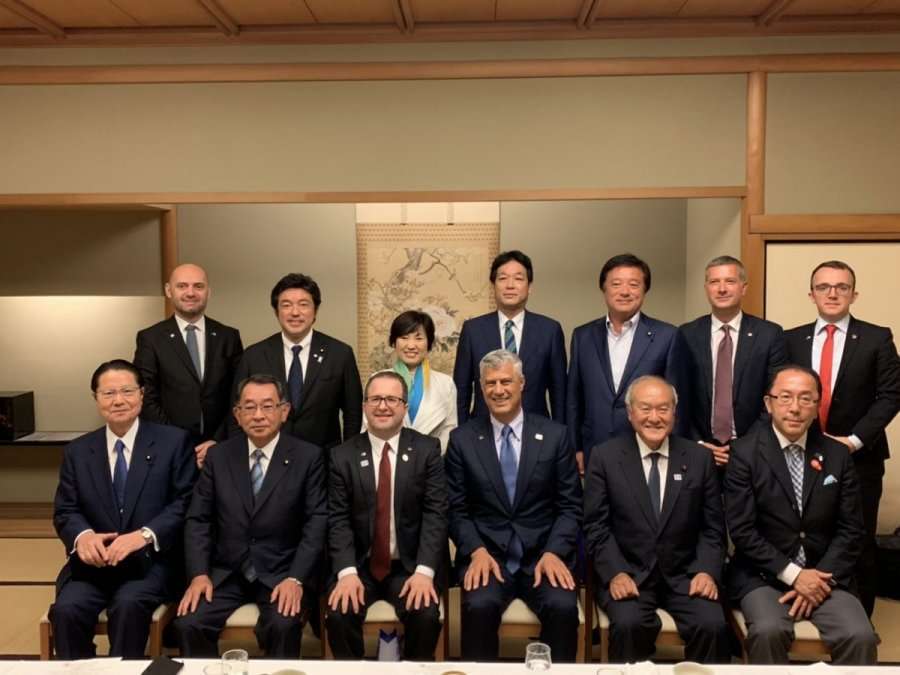 Thaçi zhvillon takim me anëtarët e Lidhjes së Miqësisë në Kuvendin e Japonisë