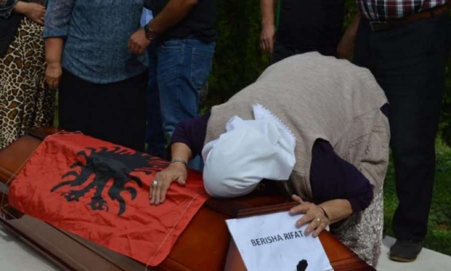 Kthehen në Kosovë eshtrat e Rifat Berishës, i zhdukur para 27 vitesh në Bosnje