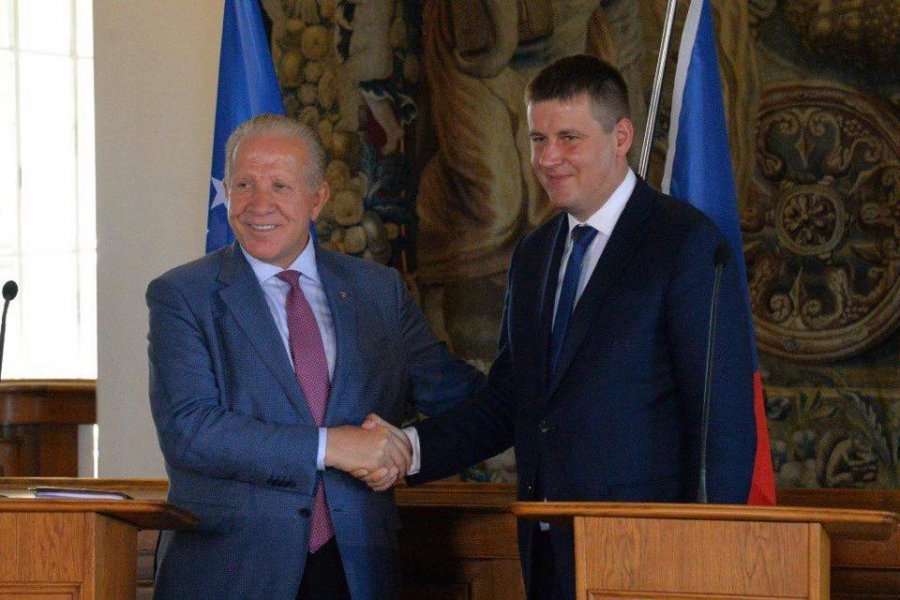 Pacolli reagon ndaj deklaratave për tërheqje të njohjes ndaj Kosovës nga Çekia