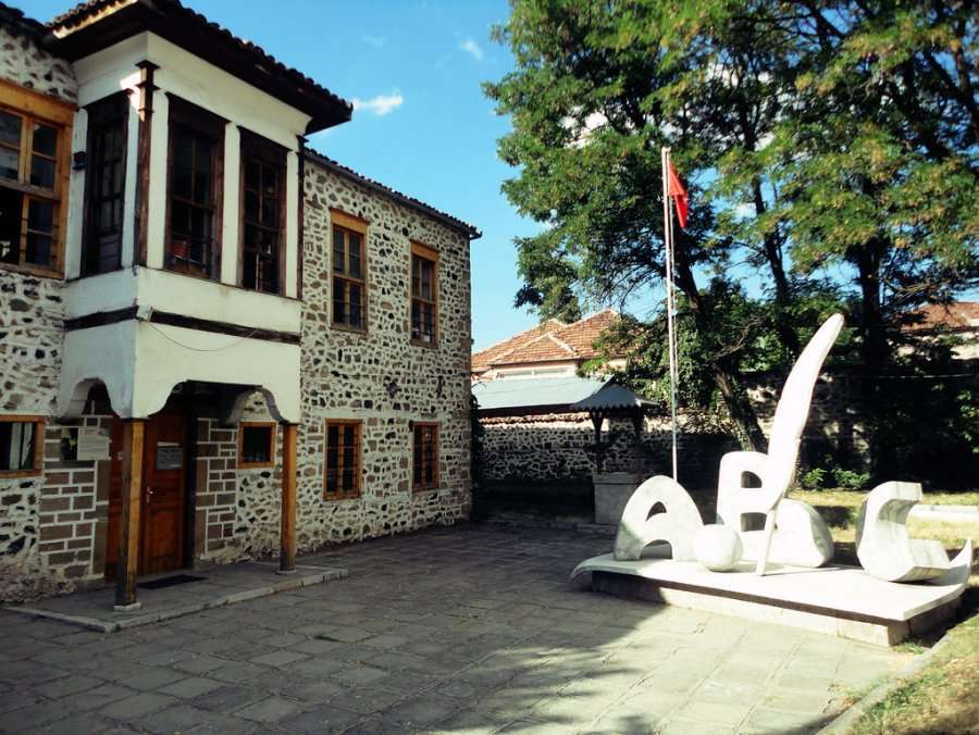 Mësonjëtorja e Korçës i nënshtrohet rikonstruksionit
