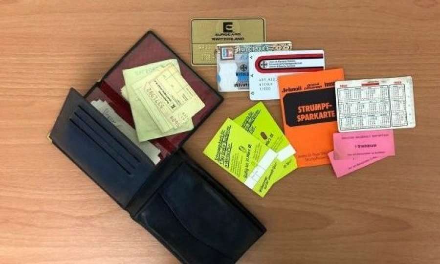 Gjen portofolin që ia kishin vjedhur 31 vjet më parë