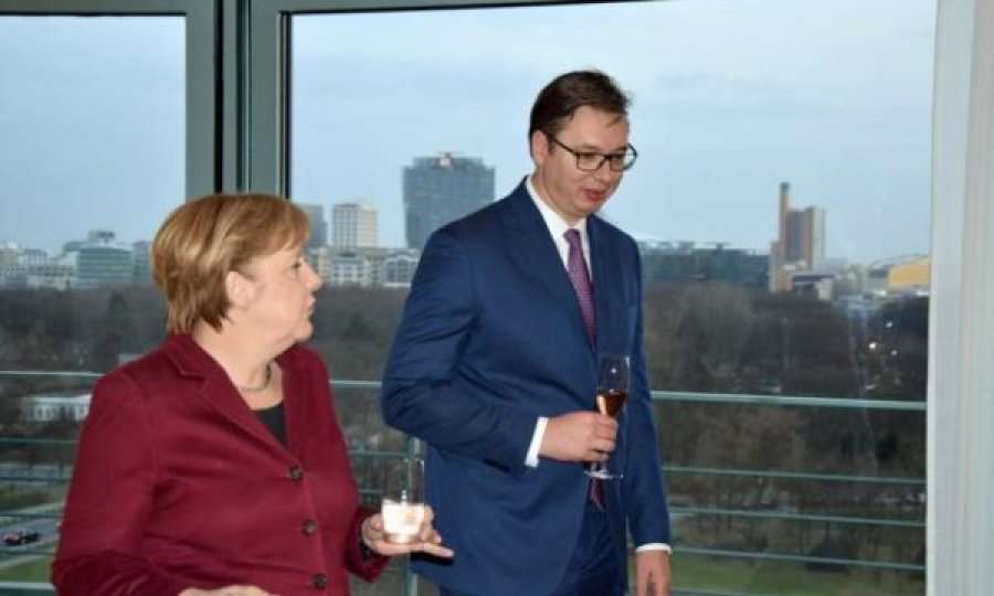 Mediat serbe zbulojnë ofertën e Merkelit për Serbinë që të njohë pavarësinë e Kosovës