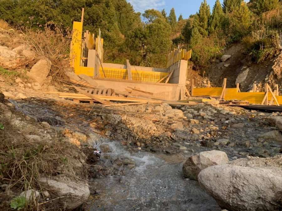 Kërkohet të ndërpriten punimet për hidrocentrale nëpër qendrat e skitarisë