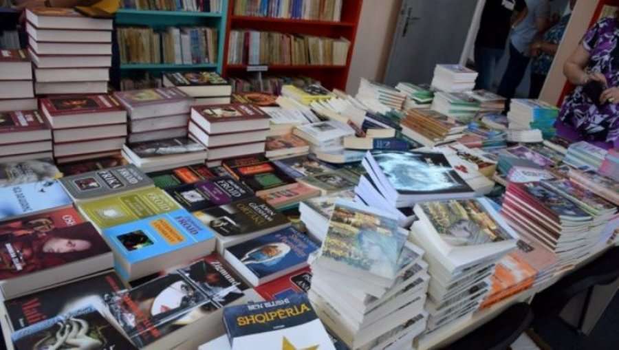 MAShT thotë se nuk e ka obligim furnizimin me libra për shkollat e mesme të larta
