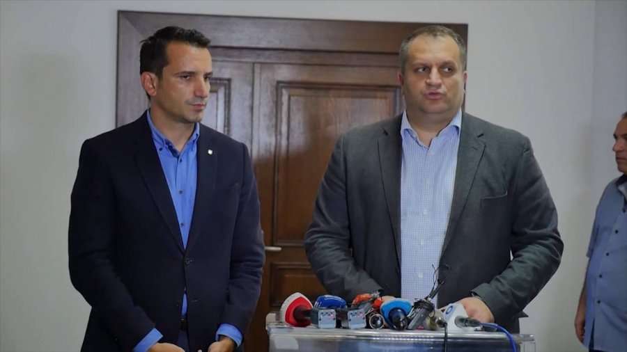 Shpend Ahmeti telefonon Veliajn pas tërmetit