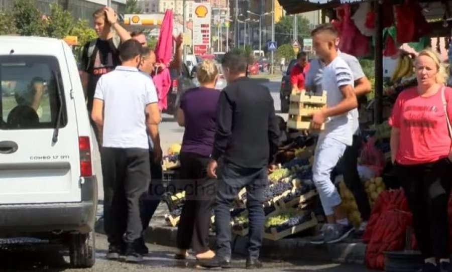 Tregu i Shqipërisë, nga Kukës në Kosovë për të shitur fruta