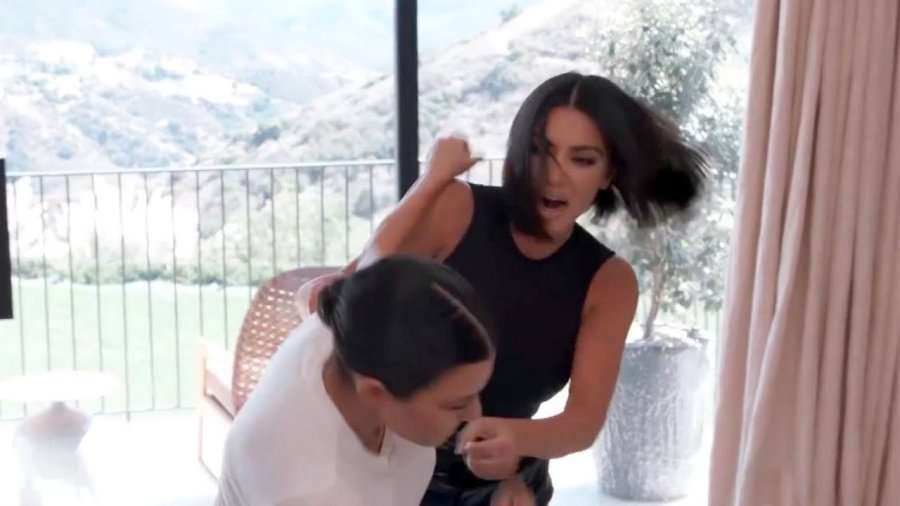 Debati mes motrave Kardashian degradon në përleshje të dhunshme fizike