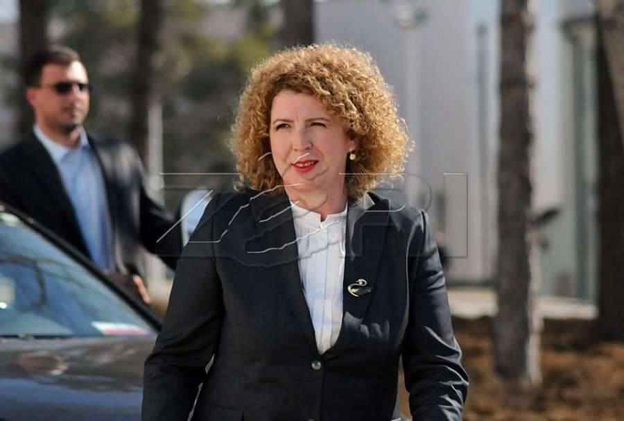 Ministres në detyrë Rozeta Hajdari i vdes babai