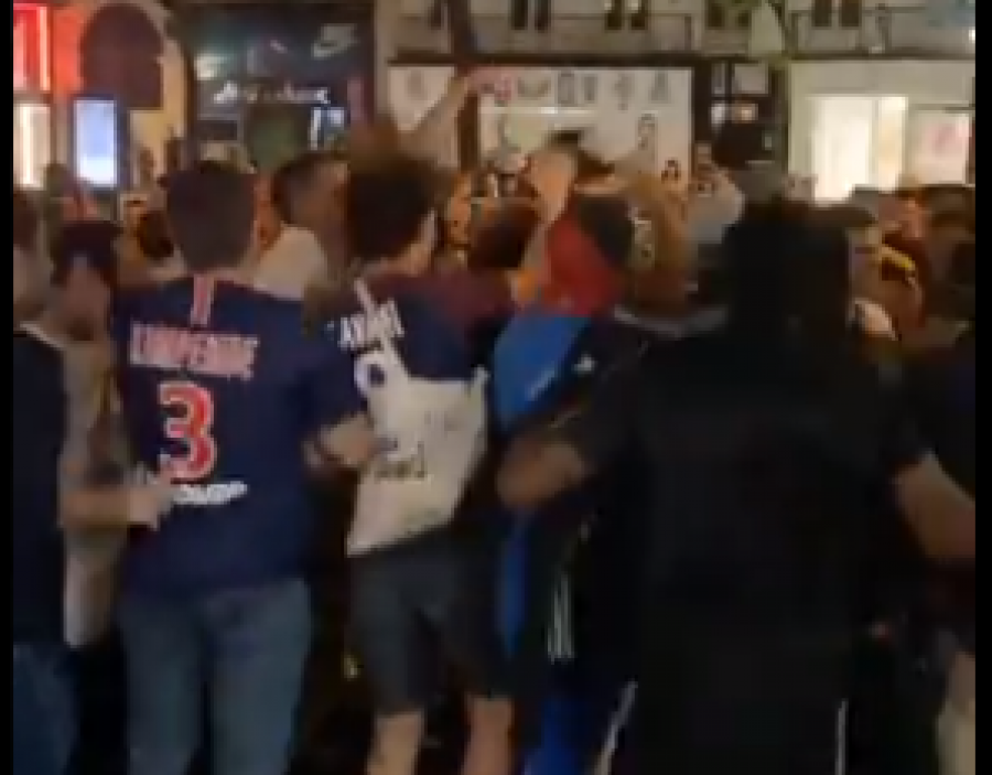 Kualifikimi dramatik në gjysmëfinale, nis festa e tifozëve të PSG-së në rrugët e Parisit