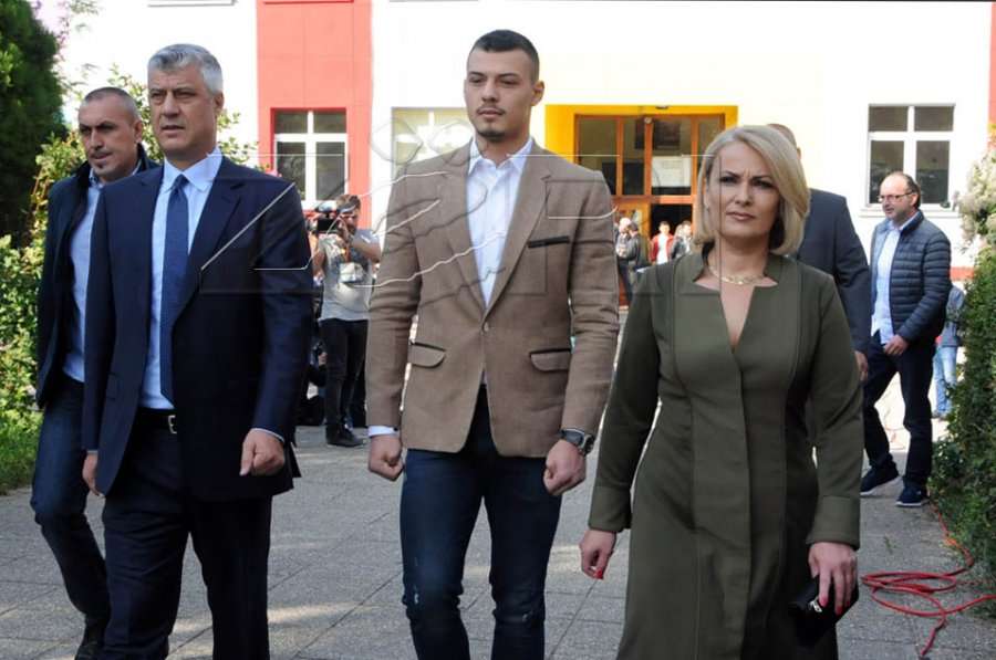 Aksidentohet djali i presidentit Thaçi, u trajtua sot në Emergjencën e QKUK-së