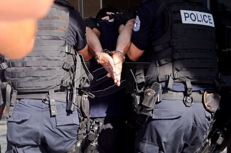 Arrestohet një zyrtar policor, dyshohet se ka bërë kontrabandë me mallra