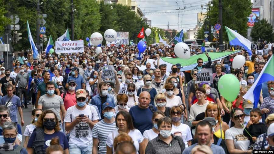 Mijëra protestues në lindje të Rusisë brohorasin