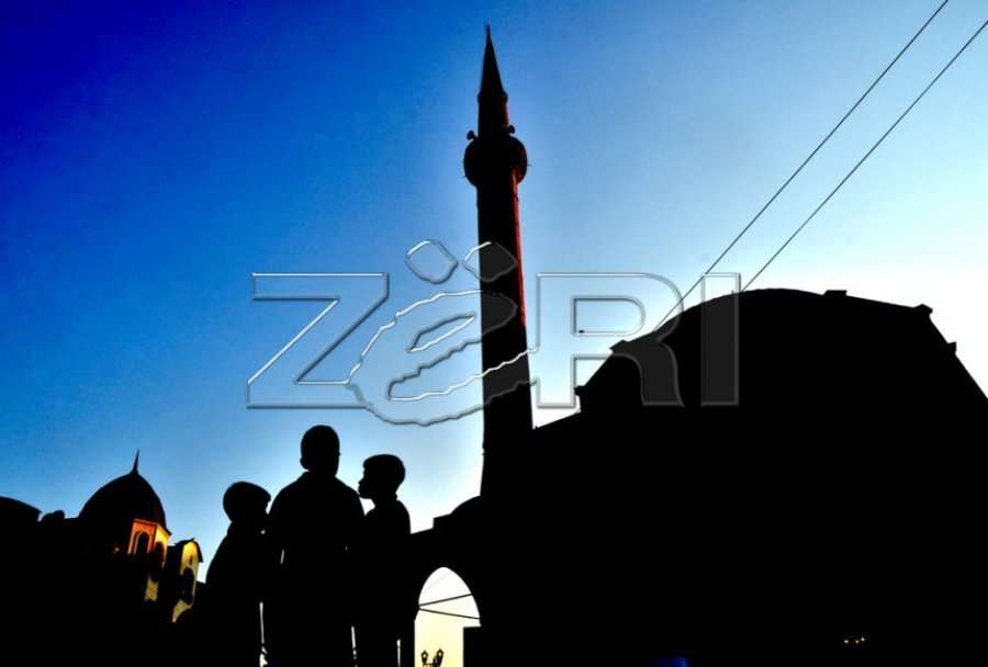 Në Vitormicë të Pejës, janë vjedhur 30 euro në arkën e xhamisë