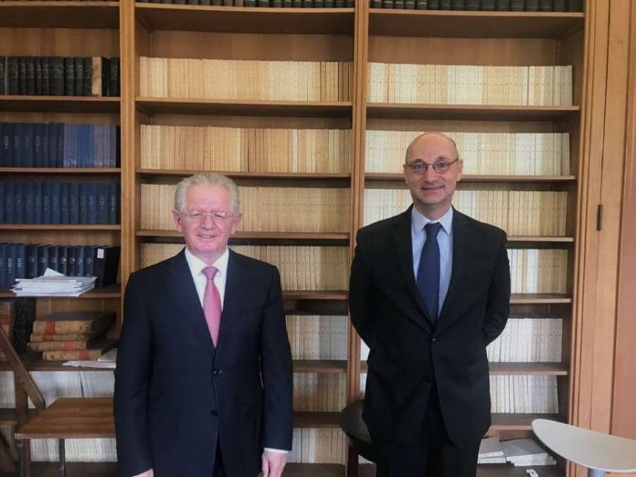 Skënder Hyseni në Paris kërkon heqjen e vizave dhe dinamikë të re të dialogut