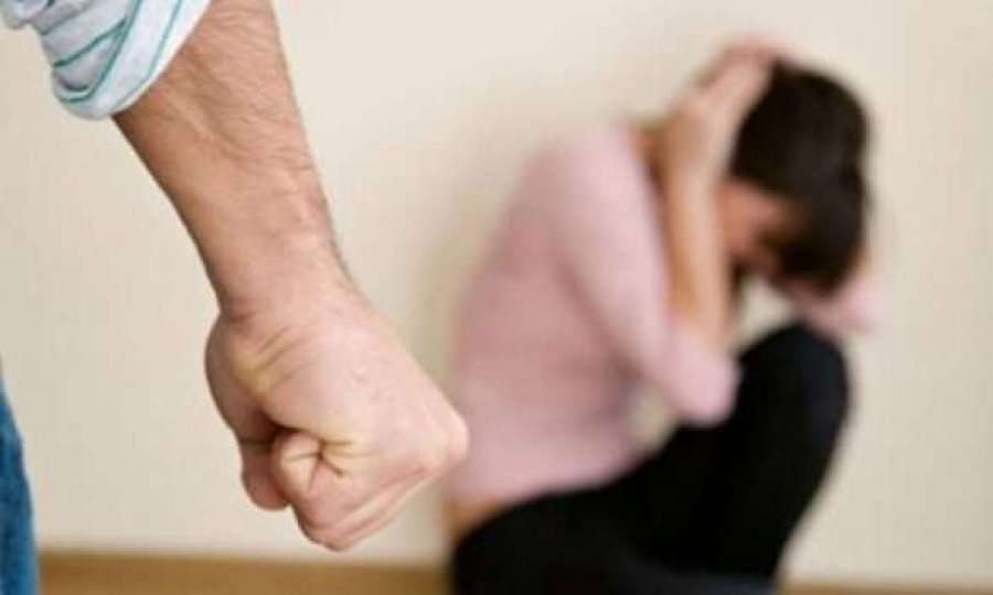 Burri e bën gruan për spital, arrestohet nga Policia