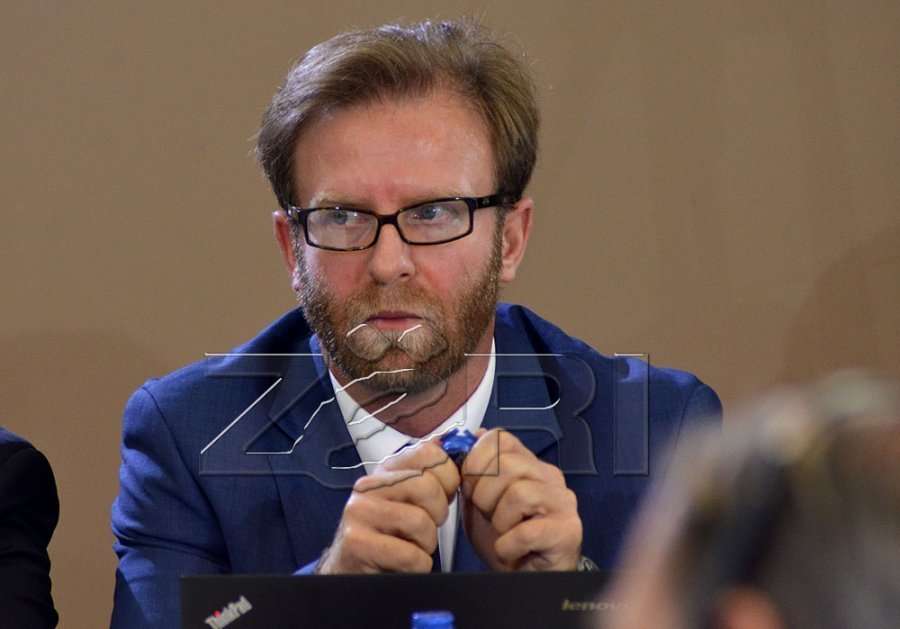 Letra e Kurtit për Thaçin, Abazi: Ka kaluar koha kur janë mbajtur qëndrime të ndryshme për politikën e jashtme
