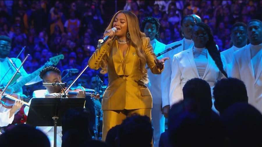 Beyonce këndon një nga këngët e preferuara të Kobe Bryant