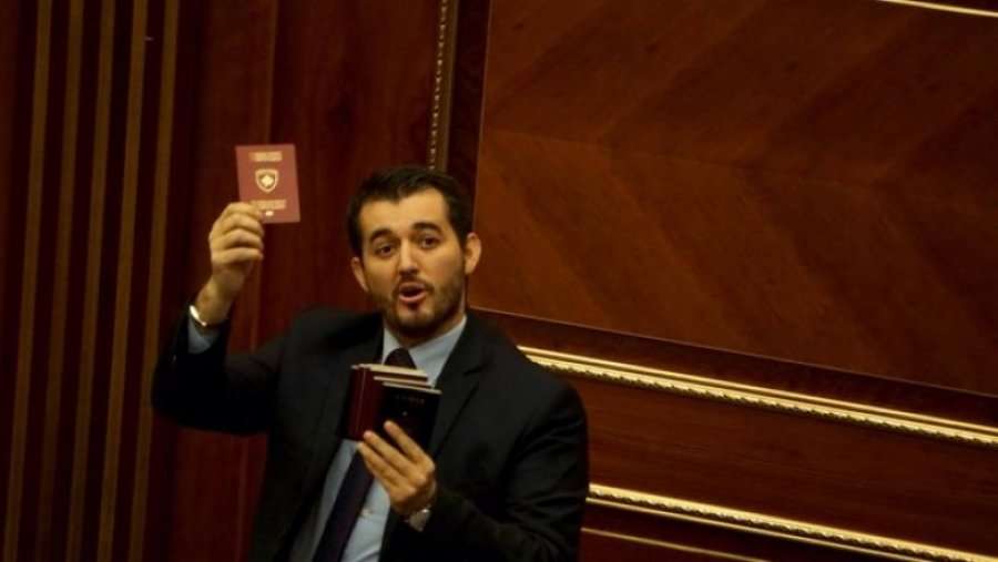 Labi shkel zotimin e tij se nuk do të udhëtojë jashtë Kosovës deri në liberalizim të vizave