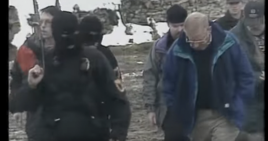 Vitit 1999: Momenti kur me nderjmetësimin e Walkerit, UÇK liron dy politikanë shqiptar dhe dy gazetarë serbë (Video)