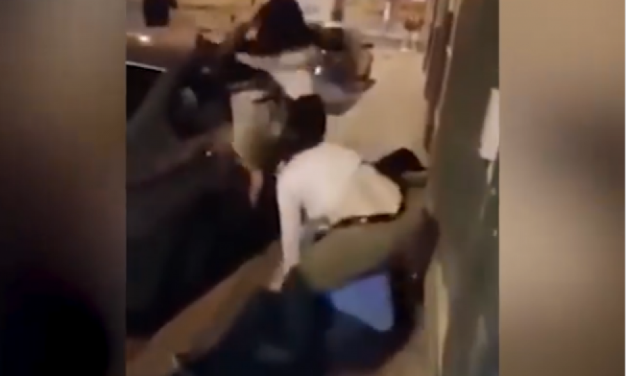 Rrjahje e turpshme, 4 femra kapen për flokësh