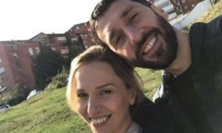 Teuta Krasniqi publikon momente intime me Adonisin